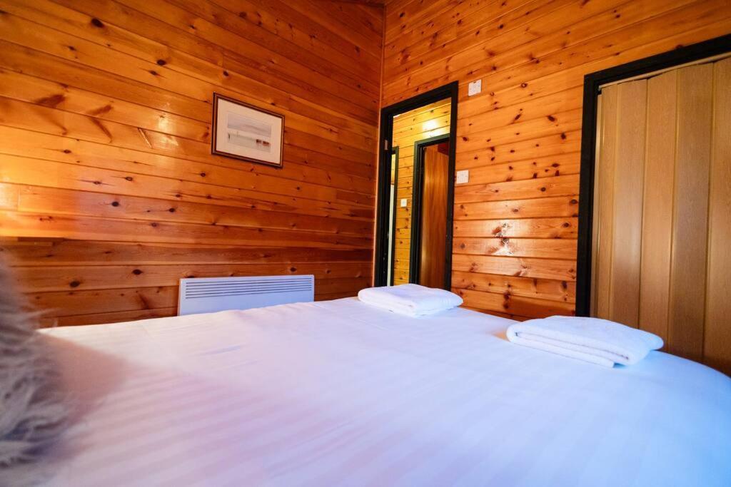 Cozy Norwegian Style Log Cabin In Rural Snowdonia - 2 Bedrooms & Parking By Seren Short Stays Ffestiniog Buitenkant foto
