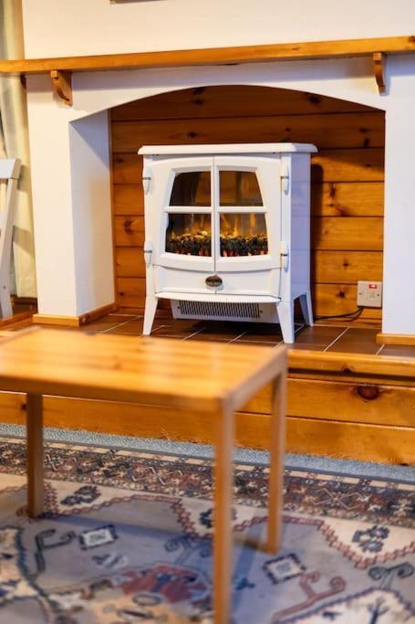 Cozy Norwegian Style Log Cabin In Rural Snowdonia - 2 Bedrooms & Parking By Seren Short Stays Ffestiniog Buitenkant foto